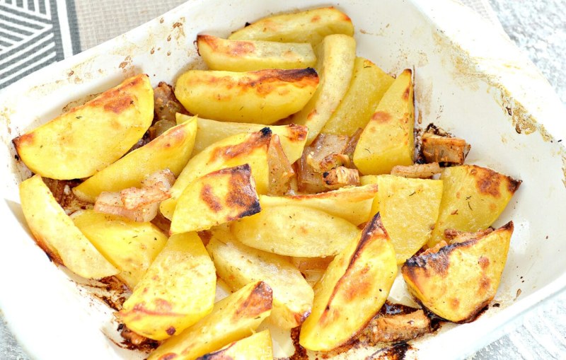 Картошка дольками в духовке
