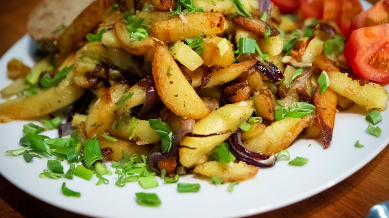 Жареная картошка с луком