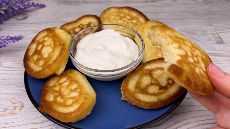 Вкусные дрожжевые оладьи на молоке