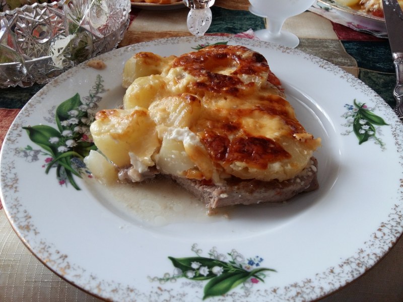 Куриное филе под сливочным соусом с ананасом
