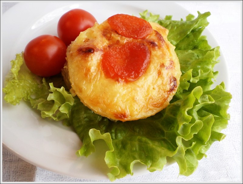 Мясо с ананасами под сырной шубкой
