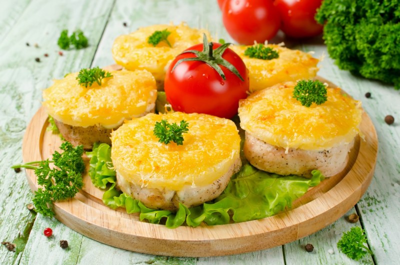 Мясо с ананасами