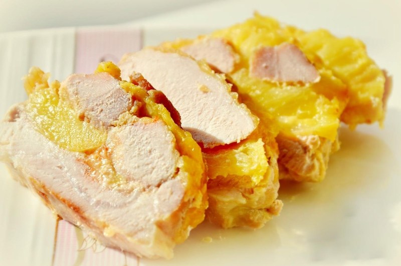 Мясо с ананасами