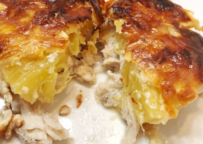 Мясо с ананасами в духовке из свинины