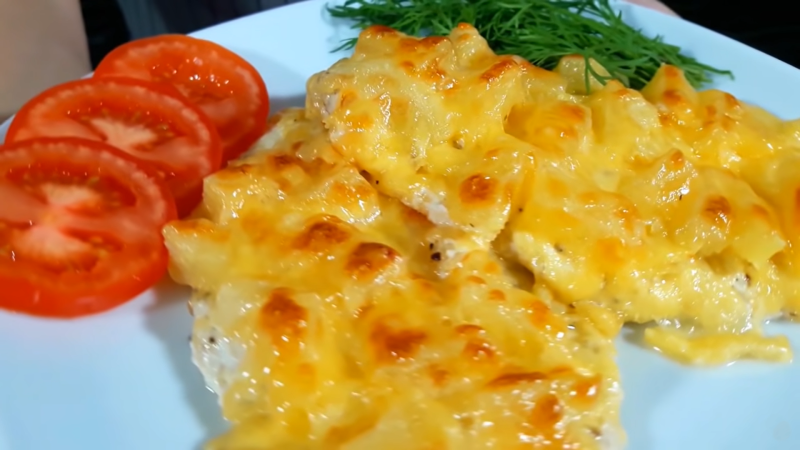Курица с ананасами в духовке под сыром