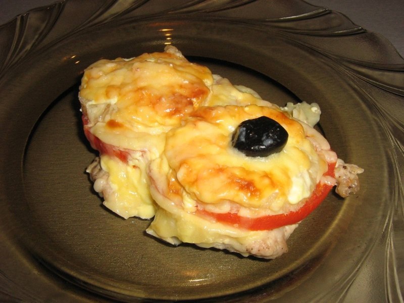 Свинина с ананасами в духовке
