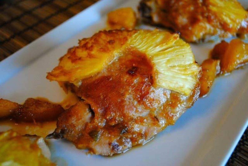 Курица с ананасами