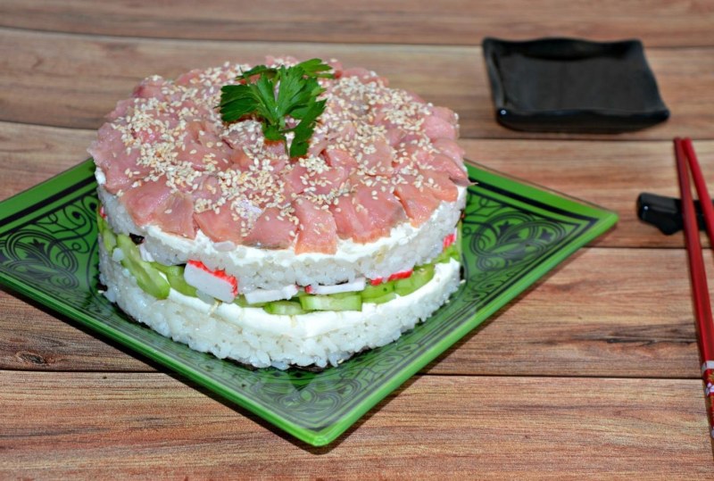 Суши торт с крабовыми палочками