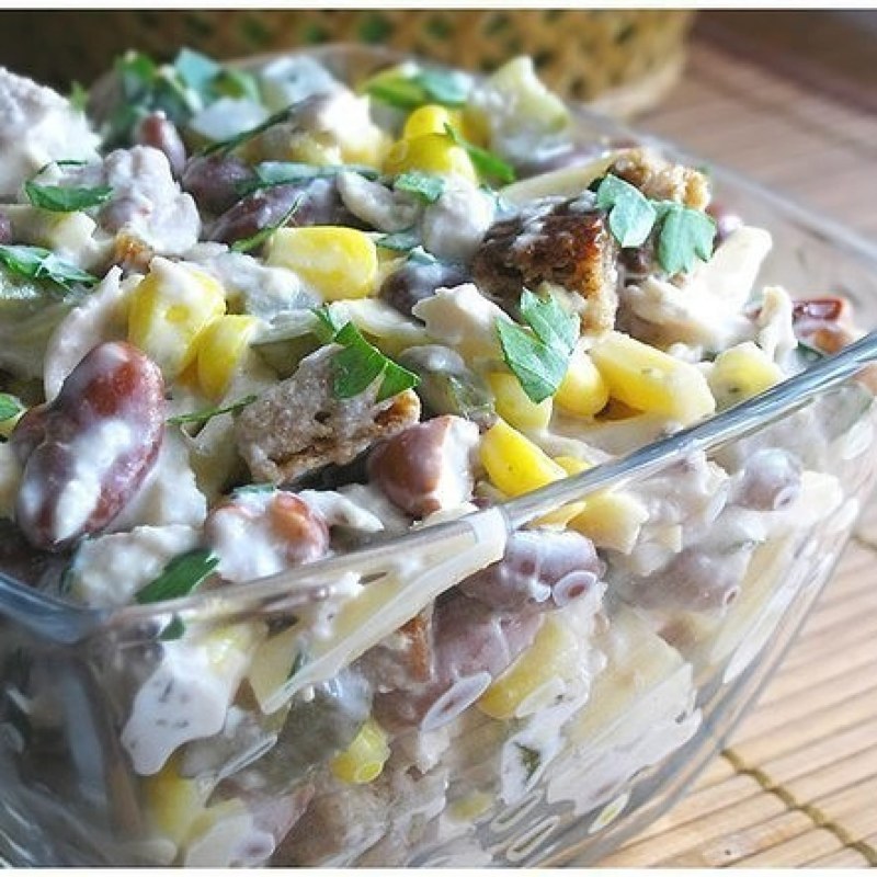 Салат из фасоли и курицы