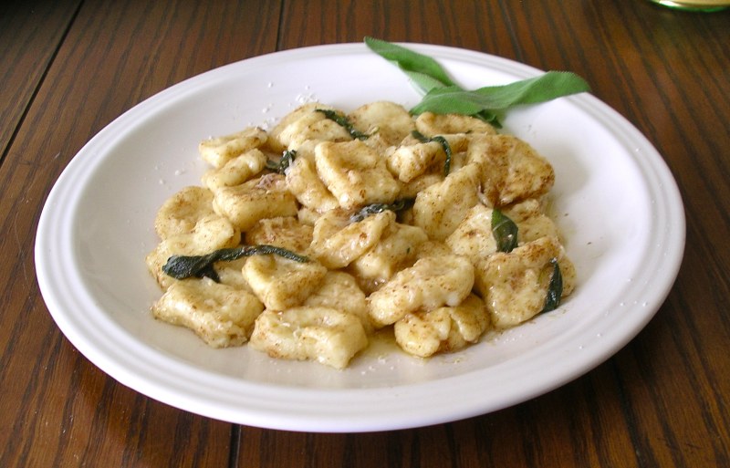 Клецки с соусом