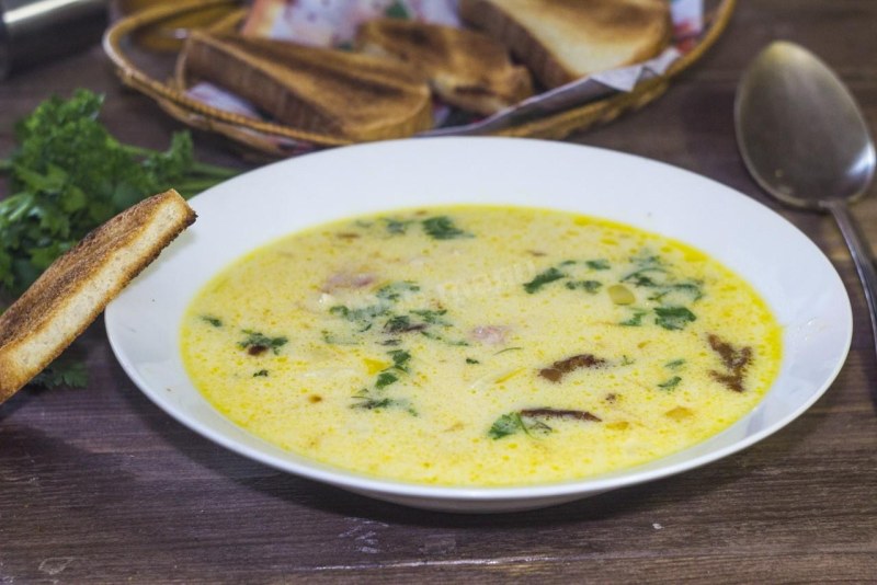Сырный суп с копченой курицей