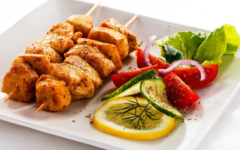 Шашлык из куриной грудки на мангале
