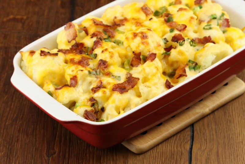 Куриная запеканка с помидорами и сыром