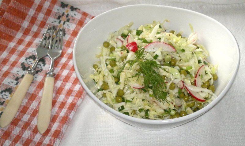Салат с горошком