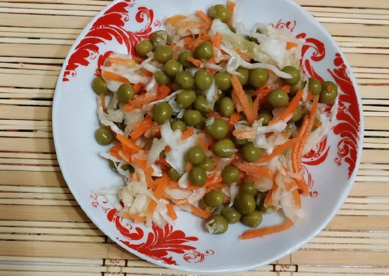 Салат из капусты и моркови с майонезом