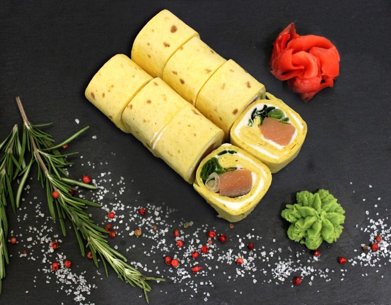 Закуска из тортильи с канапе