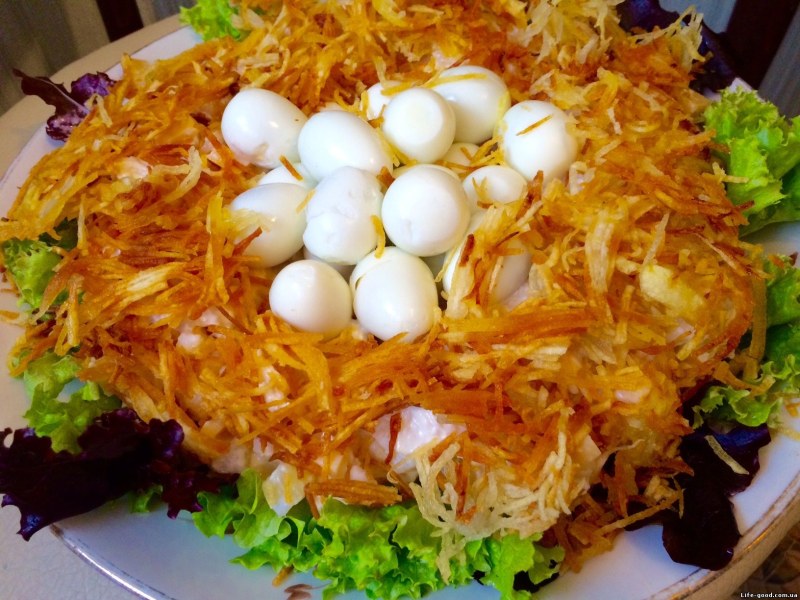 Салат с картошкой фри гнездо