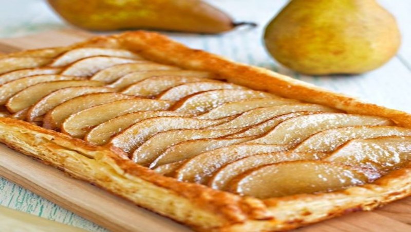Пицца с грушей и горгонзолой