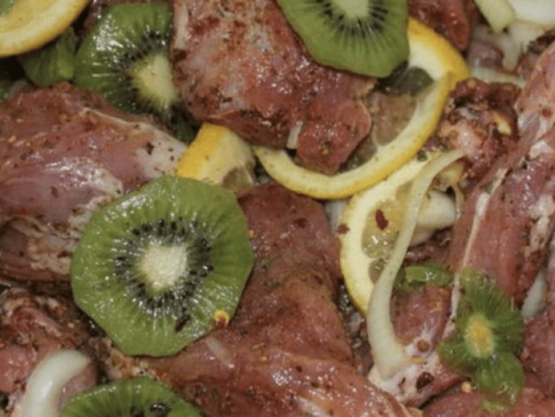 Маринад для шашлыка с киви из свинины