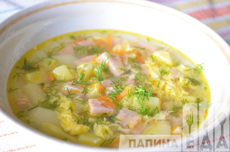 Суп с колбасой и яйцом