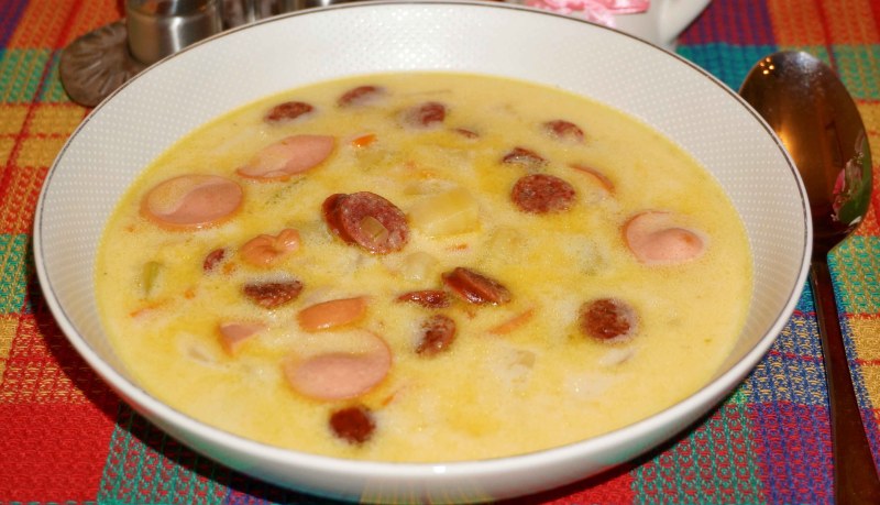 Гороховый суп с копченой колбасой