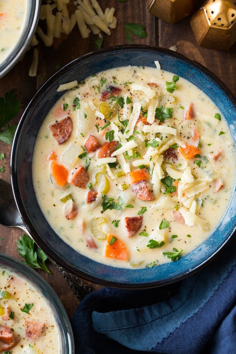 Немецкий картофельный суп с колбасками