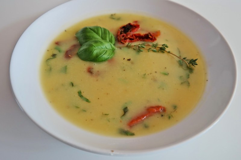 Сырный суп с колбасками