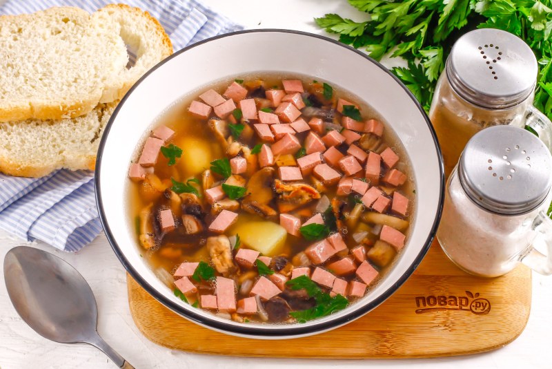 Суп гороховый с копчеными колбасками