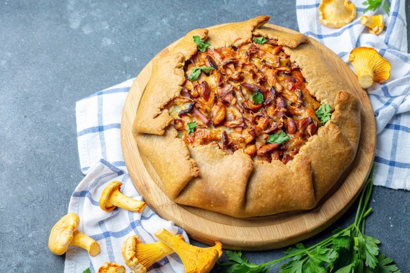 Пицца грибная с лисичками