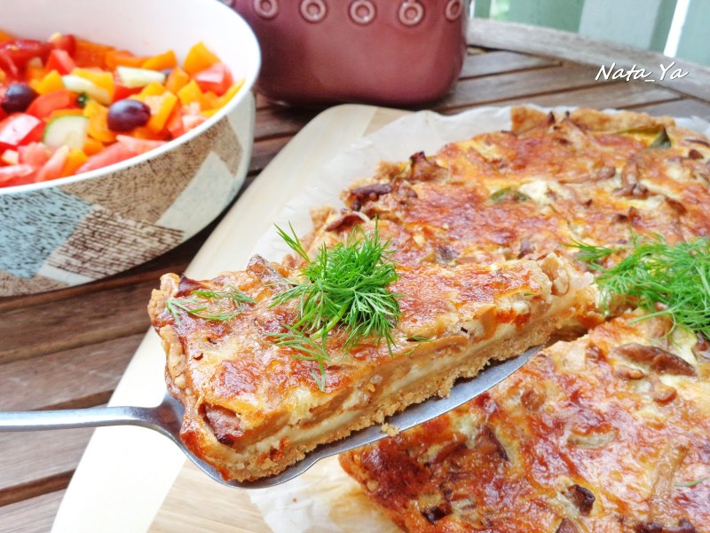 Пирог с лисичками и баклажанами