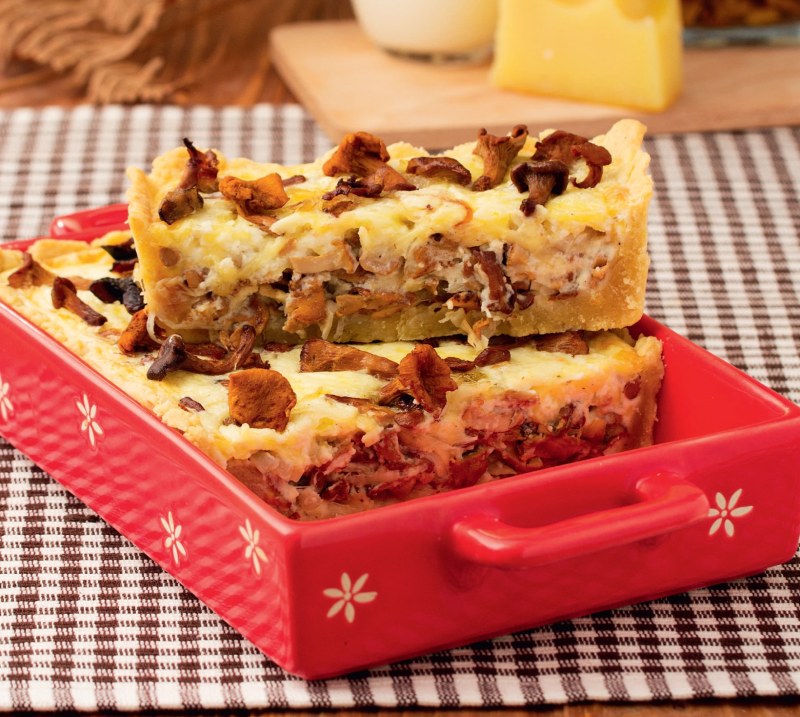 Салат Лисичка с копченой курицей