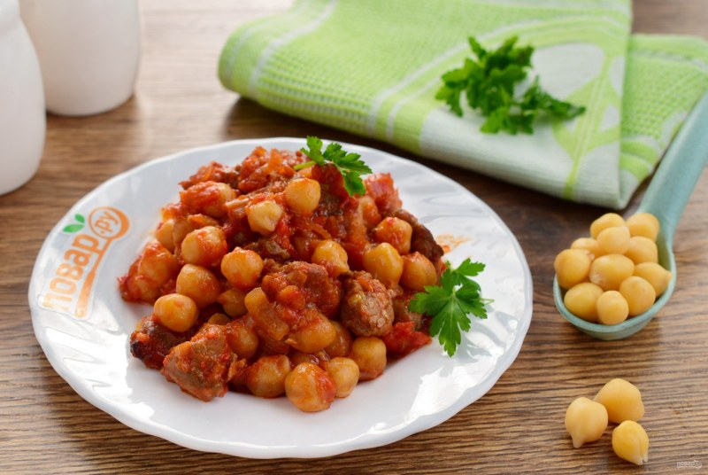 Говядина с нутом и овощами