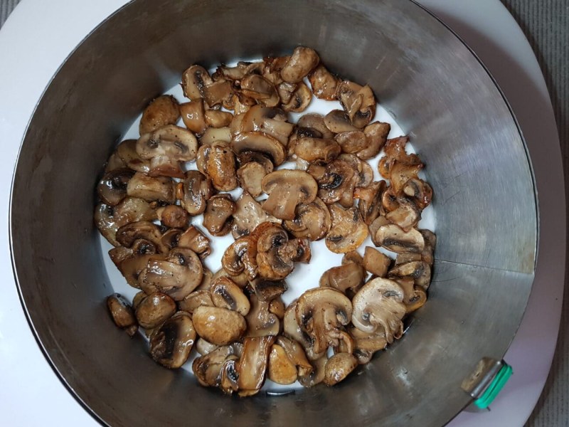 Салат с шампиньонами