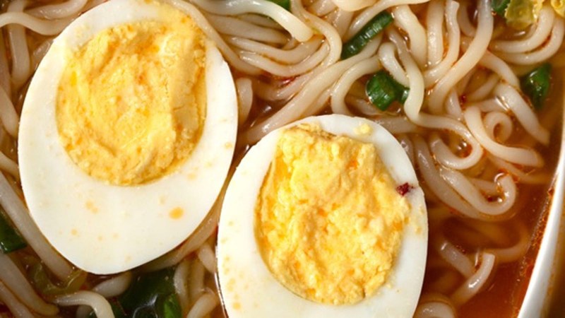 Японский суп рамен с курицей