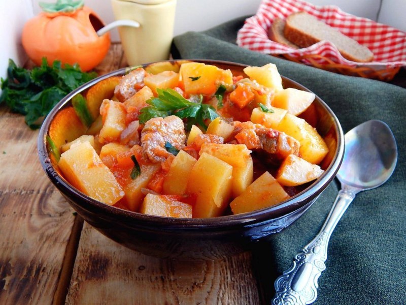 Рагу с филе индейки и овощами