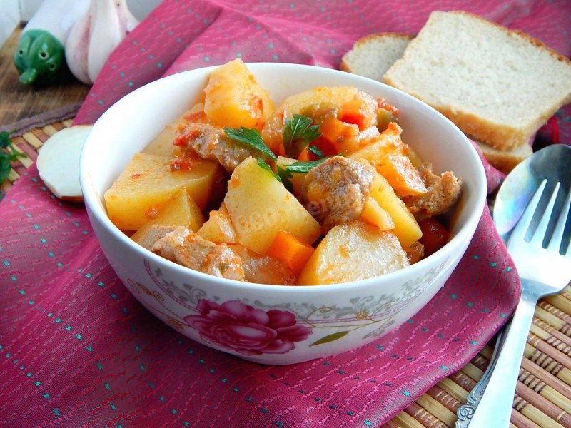 Индейка тушеная с овощами