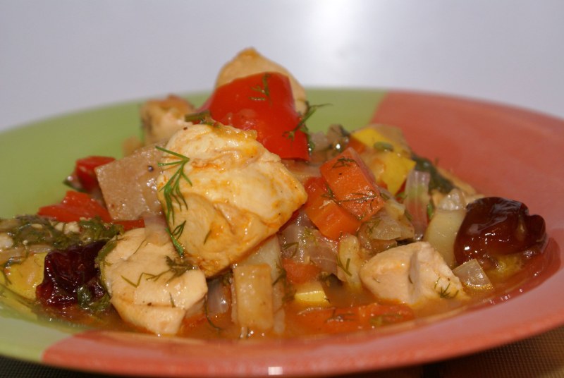 Курица тушеная с овощами