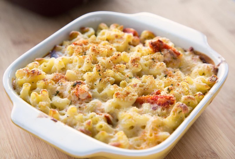 Запеканка из макарон с курицей и помидорами