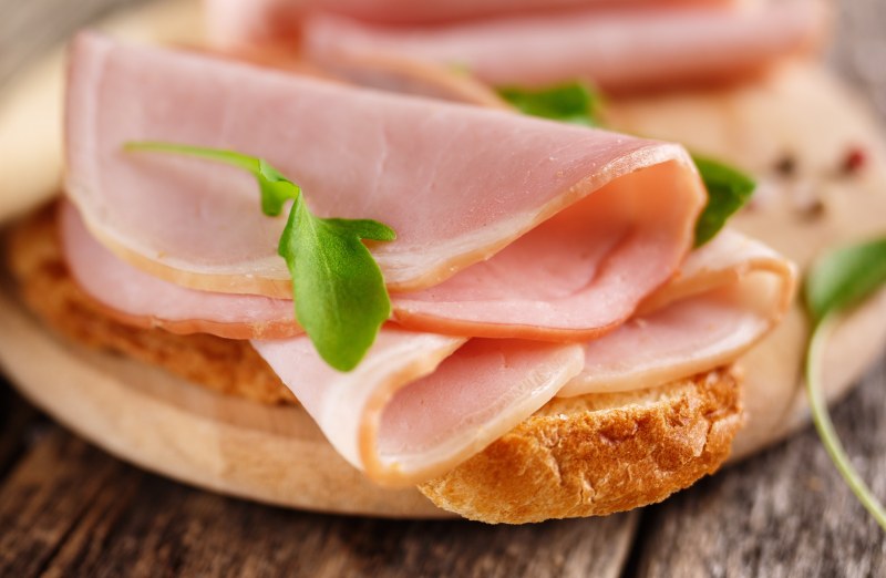 Бутерброды с мясными продуктами