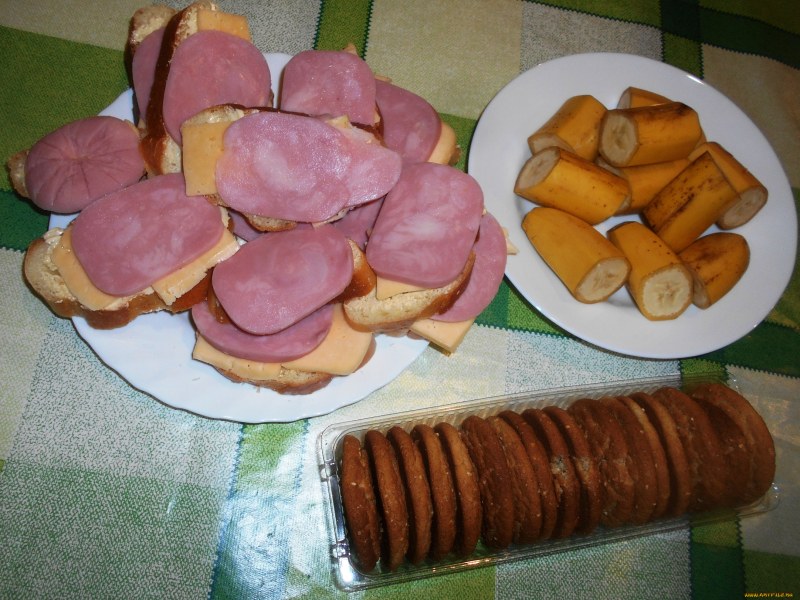 Бутерброды колбаса сыр