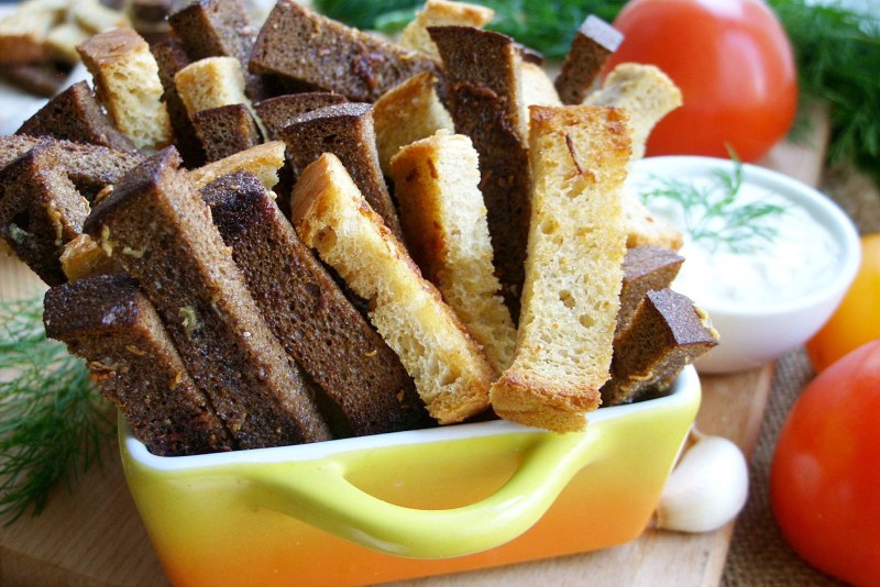 Гренки с соусом