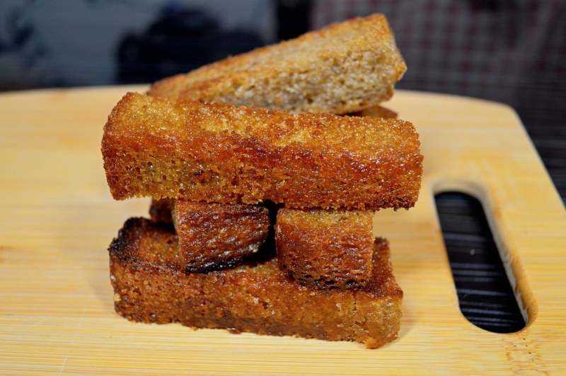 Гренки ржаные с чесноком