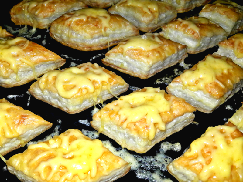 Слойки с сыром