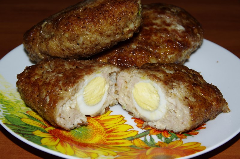 Зразы мясные с яйцом