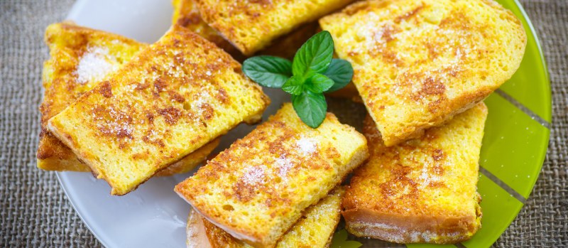 Гренки с яйцом и сыром
