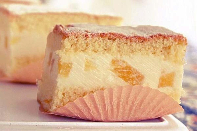 Бисквитный торт с ананасами и творожным кремом
