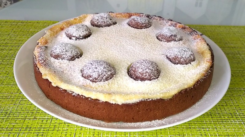 Песочный пирог с творогом и шоколадом