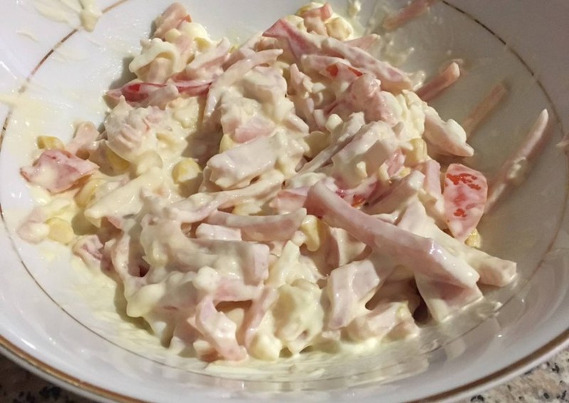 Салат баварский с ветчиной