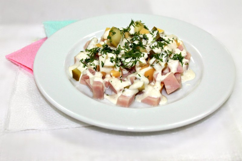 Салат из кубиков сыра