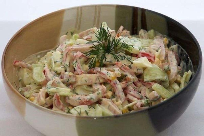 Салат с яйцом и ветчиной